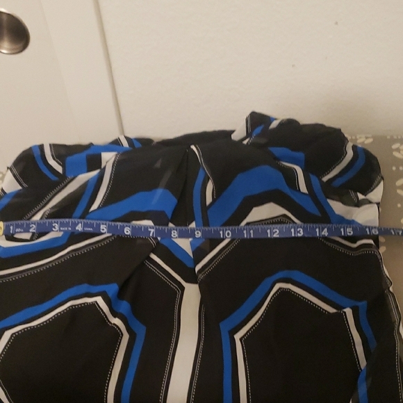 New York & Company Black and Blue Asymmetrical Graphic Blouse - Picture 8 of 8